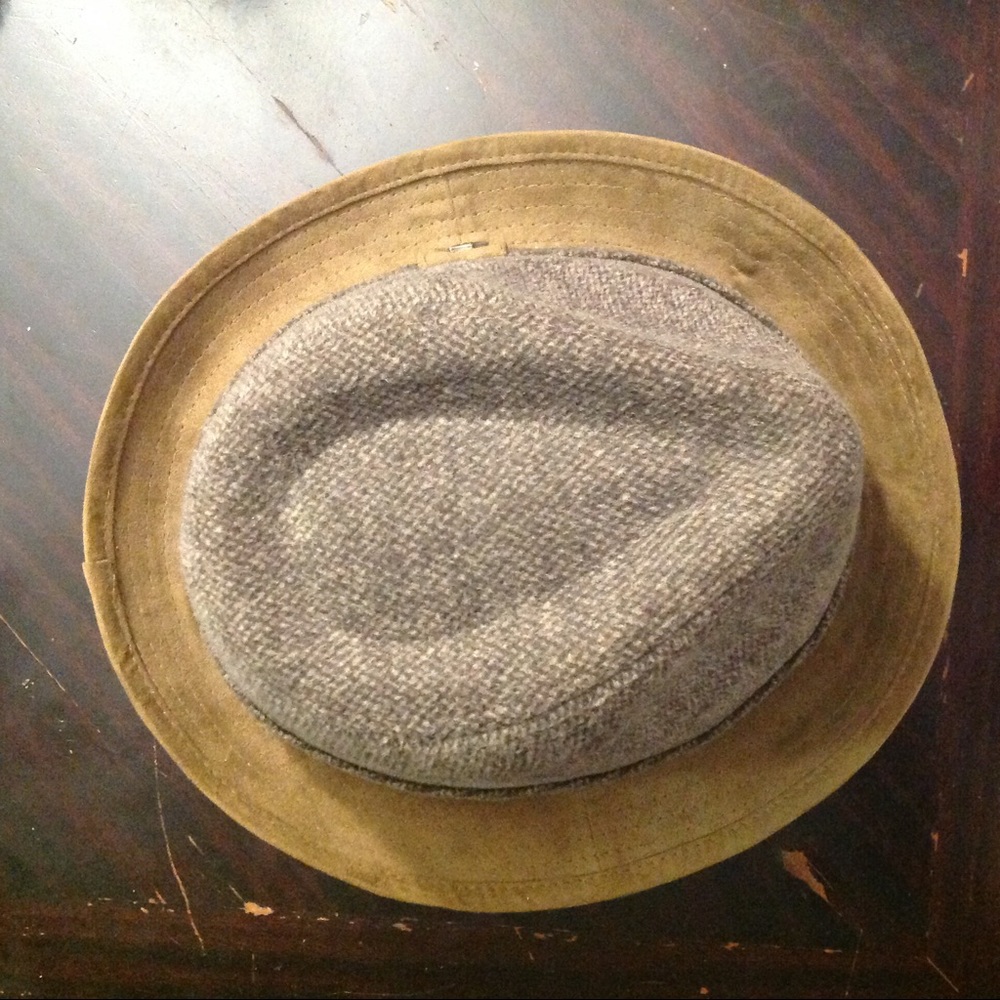 Very nice stylish hat.